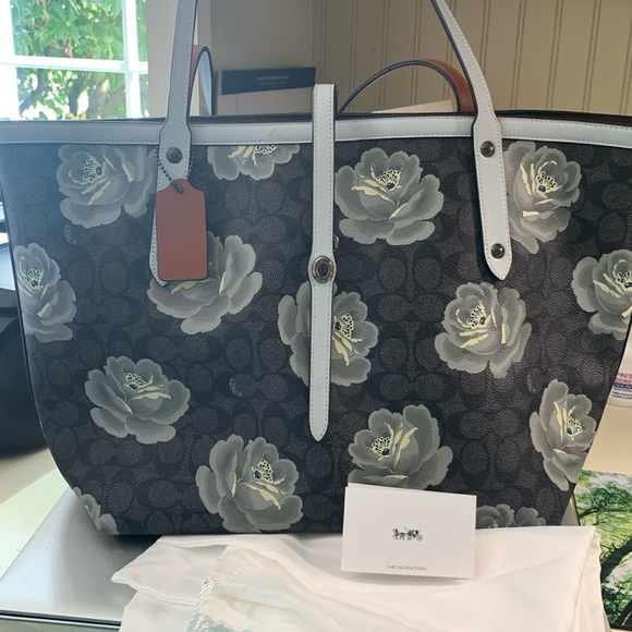 Coach Handbags - Coach shoulder tote bag 16-18” W. 10” Tall. 6” deep. Shoulder strap 31”